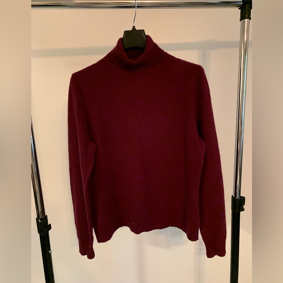 Lord & Taylor cashmere turtleneck sweater - Picture 1 of 6